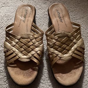 Soft spots leather gold sandals sz 8